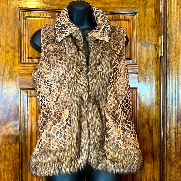 Faux Fur Animal Print Vest - Picture 3 of 7